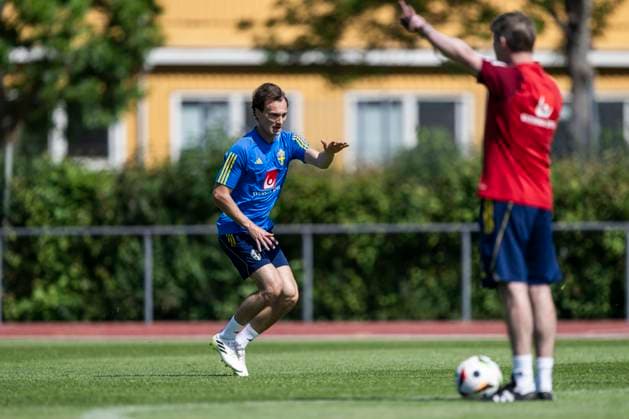240530 Hjalmar Ekdal of the Swedish men s national football team during a training session on May 30, 2024 in Stockholm Photo Johanna Säll BILDBYRAN code JL JL0383 fotboll football soccer fotball landskamp träning practice training sverige sweden sverige a bbeng  Copyright: JOHANNAxSÄLL BB240530BB432
