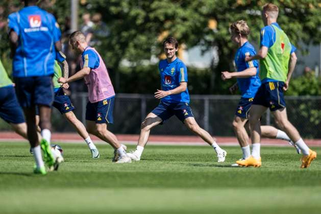 240530 Hjalmar Ekdal of the Swedish men s national football team during a training session on May 30, 2024 in Stockholm Photo Johanna Säll BILDBYRAN code JL JL0383 fotboll football soccer fotball landskamp träning practice training sverige sweden sverige a bbeng  Copyright: JOHANNAxSÄLL BB240530BB435