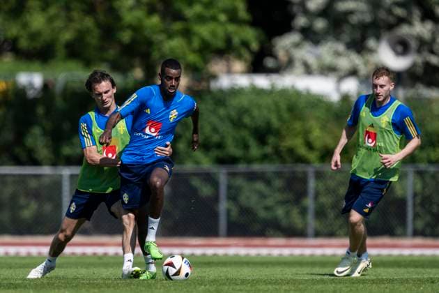 240530 Hjalmar Ekdal and Alexander Isak of the Swedish men s national football team during a training session on May 30, 2024 in Stockholm Photo Johanna Säll BILDBYRAN code JL JL0383 fotboll football soccer fotball landskamp träning practice training sverige sweden sverige a bbeng  Copyright: JOHANNAxSÄLL BB240530BB436