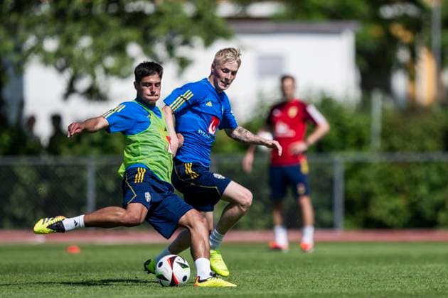240530 Matteo Perez Vinlöf and Melker Widell of the Swedish men s national football team during a training session on May 30, 2024 in Stockholm Photo Johanna Säll BILDBYRAN kod JL JL0383 fotboll football soccer fotball landskamp träning practice training sverige sweden sverige a bbeng  Copyright: JOHANNAxSÄLL BB240530BB439
