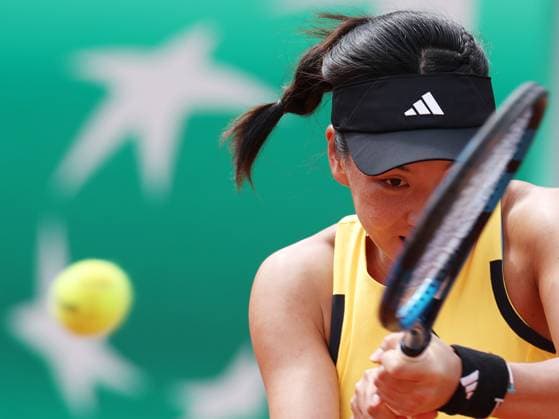 (240530) -- PARIS, May 30, 2024 -- Wang Xinyu of China hits a return during the women s singles second round match between Wang Xinyu of China and Viktoriya Tomova of Bulgaria at the French Open tennis tournament at Roland Garros in Paris, France, May 30, 2024. ) (SP)FRANCE-PARIS-TENNIS-FRENCH OPEN-WOMEN S SINGLES GaoxJing 