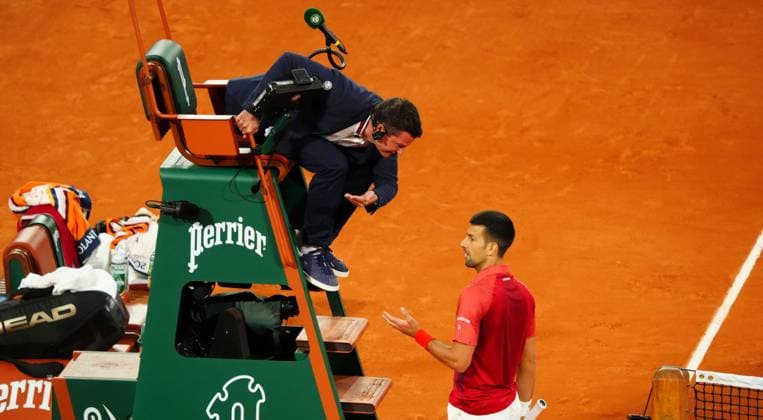 Novak Djokovic complains to the umpire about the spectators French Open Tennis, Day 5, Tennis, Roland Garros, Paris, France - 30 May 2024  Copyright: xJavierxGarcia Shutterstockx 14513421ar