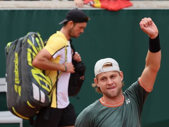 Sport Bilder des Tages Belgian Zizou Bergs celebrates after winning a tennis match against German Marterer, in the second round of the men s singles, at the Roland Garros French Open tennis tournament, in Paris, France, Thursday 30 May 2024. This year s tournament takes place from 26 May to 09 June. BENOITxDOPPAGNE  x93632203x