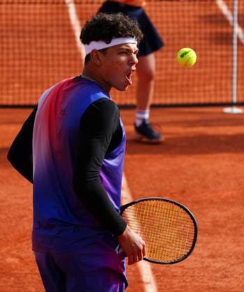 Ben Shelton celebrates winning the opening set on a tie-break French Open Tennis, Day 5, Tennis, Roland Garros, Paris, France - 30 May 2024  Copyright: xJavierxGarcia Shutterstockx 14513421bu