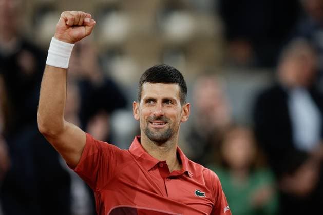 29 05 2024 Tennis, French Open 2024 Roland Garros, FRA, Men™s Singles Court Philippe Chatrier SECOND ROUND Novak Djokovic Serbia Roberto Carballes Baena Spain Picture v li Novak Djokovic Serbia cheers, thanks the fans, thanks, thanks Copyright: HMBxMedia AntonioxBorga