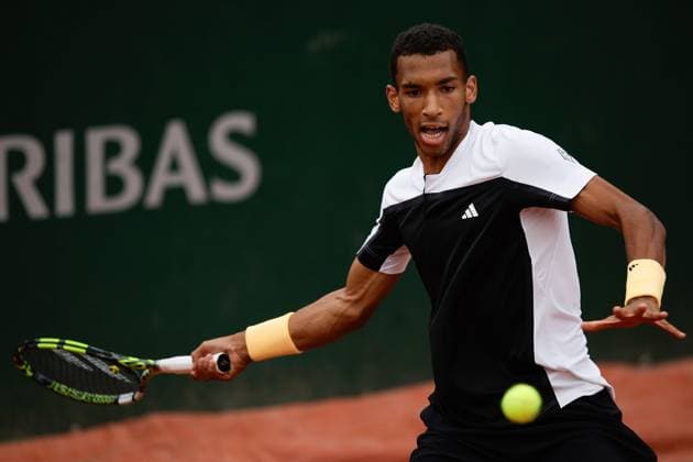 29 05 2024 Tennis, French Open 2024 Roland Garros, FRA, Men™s Singles Court 9 SECOND ROUND Henri Squire Germany Felix Auger Aliassime Canada Picture from left Felix Auger Aliassime Canada plays a forehand Copyright: HMBxMedia AntonioxBorga