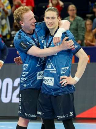 Gustav Davidsson Rhein Neckar Loewen and Juri Knorr Rhein Neckar Loewen cheer, EHF European League Men, Dinamo Bucaresti vs Rhein Neckar Loewen, Barclays Arena, 26 05 2024, Hamburg, Germany