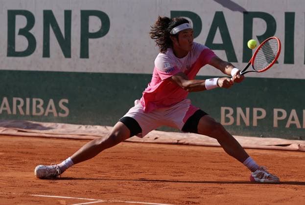 (240531) -- PARIS, May 31, 2024 -- Zhang Zhizhen of China hits a return during the men s singles second round match between Zhang Zhizhen of China and Lorenzo Sonego of Italy at the French Open tennis tournament at Roland Garros, Paris, France, May 30, 2024. ) (SP)FRANCE-PARIS-TENNIS-FRENCH OPEN-MEN S SINGLES GaoxJing 