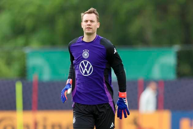 Goalkeeper Manuel Neuer warms up, training day 5, training camp of the German national team, Spa and GolfResort Weimarer Land, 31 05 2024, Blankenhain, Germany