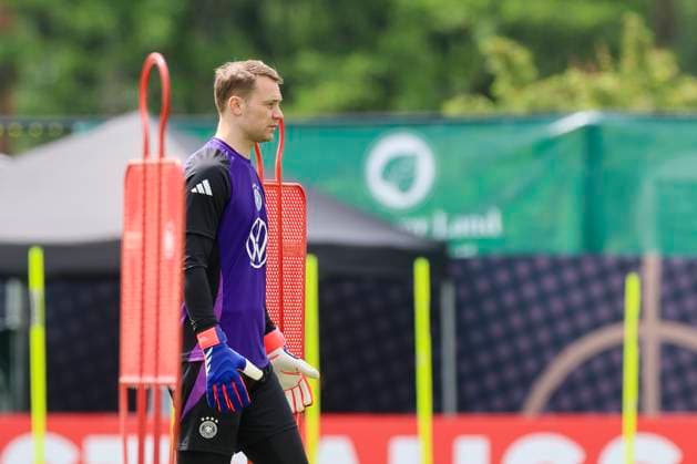Goalkeeper Manuel Neuer watches, training day 5, training camp of the German national team, Spa and GolfResort Weimarer Land, 31 05 2024, Blankenhain, Germany