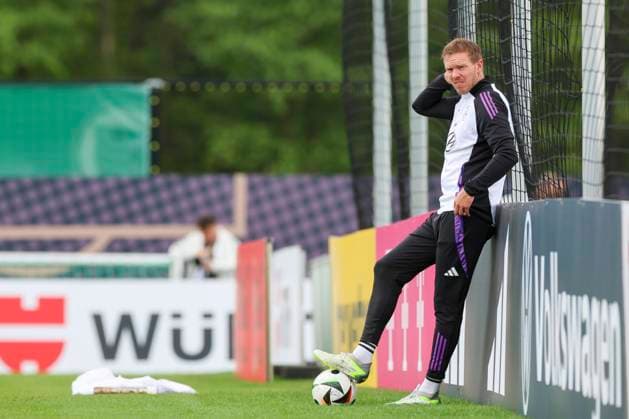 National coach Julian Nagelsmann observes the training, training day 5, training camp of the German national team, Spa and GolfResort Weimarer Land, 31 05 2024, Blankenhain, Germany