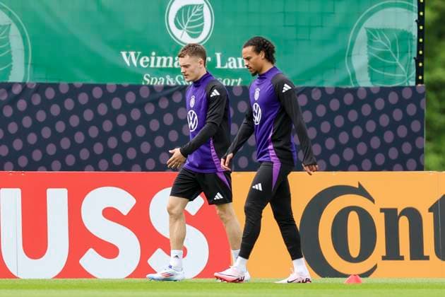 Florian Wirtz and Leroy Sane walk to the training ground, training day 5, training camp of the German national team, Spa and GolfResort Weimarer Land, 31 05 2024, Blankenhain, Germany