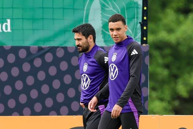 Ilkay Guendogan and Jamal Musiala walk to the training ground, training day 5, training camp of the German national team, Spa and GolfResort Weimarer Land, 31 05 2024, Blankenhain, Germany