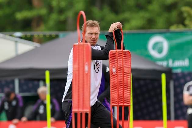 National coach Julian Nagelsmann observes the training, training day 5, training camp of the German national team, Spa and GolfResort Weimarer Land, 31 05 2024, Blankenhain, Germany