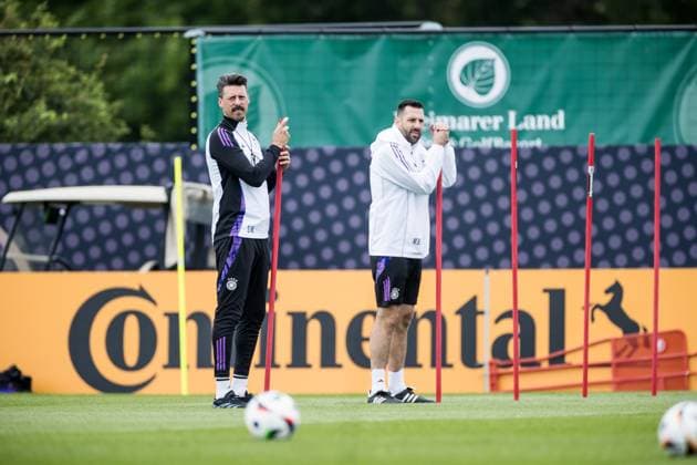 DFB Training Camp Training 31 05 2024 Sandro Wagner Co Coach Germany observes the training DFB Training Camp Training Blankenhain, Golf Spa Resort Weimarer Land on 31 05 2024 Copyright: xBEAUTIFULxSPORTS Wunderlx