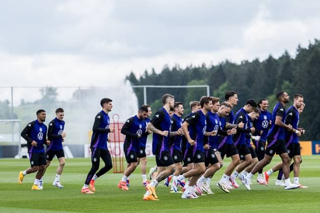 DFB training camp training 31 05 2024 Warm-up at the start of training DFB training camp training Blankenhain, Golf Spa Resort Weimarer Land on 31 05 2024 Copyright: xBEAUTIFULxSPORTS Wunderlx