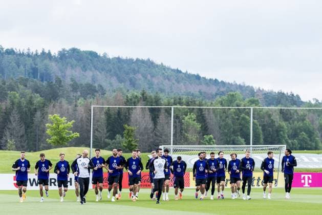 DFB training camp training 31 05 2024 Warm-up at the start of training DFB training camp training Blankenhain, Golf Spa Resort Weimarer Land on 31 05 2024 Copyright: xBEAUTIFULxSPORTS Wunderlx