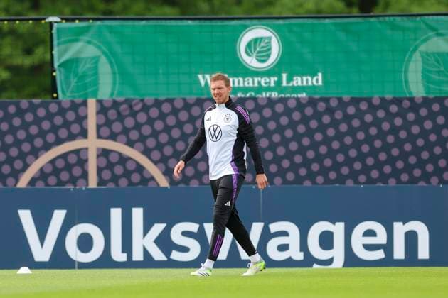 National coach Julian Nagelsmann runs across the training ground, training day 5, training camp of the German national team, Spa and GolfResort Weimarer Land, 31 05 2024, Blankenhain, Germany