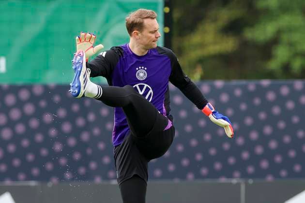 Goalkeeper Manuel Neuer warms up, training day 5, training camp of the German national team, Spa and GolfResort Weimarer Land, 31 05 2024, Blankenhain, Germany