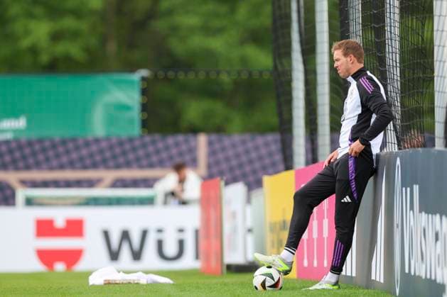 National coach Julian Nagelsmann observes the training, training day 5, training camp of the German national team, Spa and GolfResort Weimarer Land, 31 05 2024, Blankenhain, Germany