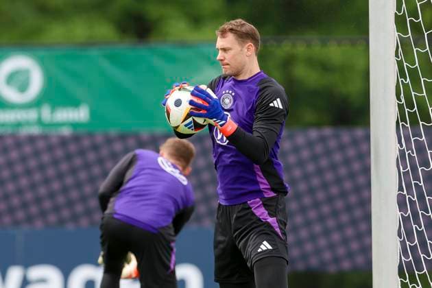 Goalkeeper Manuel Neuer controls the ball, training day 5, training camp of the German national team, Spa and GolfResort Weimarer Land, 31 05 2024, Blankenhain, Germany