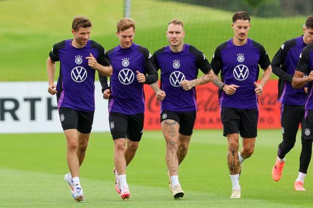 Thomas Mueller, Joshua Kimmich, David Raum and Robin Koch talk, training day 5, training camp of the German national team, Spa and GolfResort Weimarer Land, 31 05 2024, Blankenhain, Germany