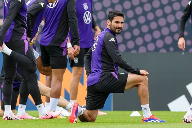 Ilkay Guendogan watches, training day 5, training camp of the German national team, Spa and GolfResort Weimarer Land, 31 05 2024, Blankenhain, Germany