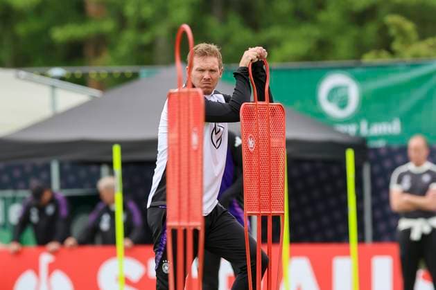 National coach Julian Nagelsmann observes the training, training day 5, training camp of the German national team, Spa and GolfResort Weimarer Land, 31 05 2024, Blankenhain, Germany