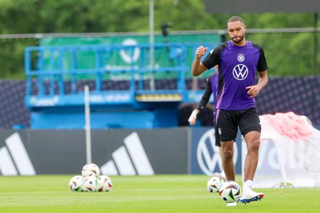 Jonathan Tah controls the ball, training day 5, training camp of the German national team, Spa and GolfResort Weimarer Land, 31 05 2024, Blankenhain, Germany