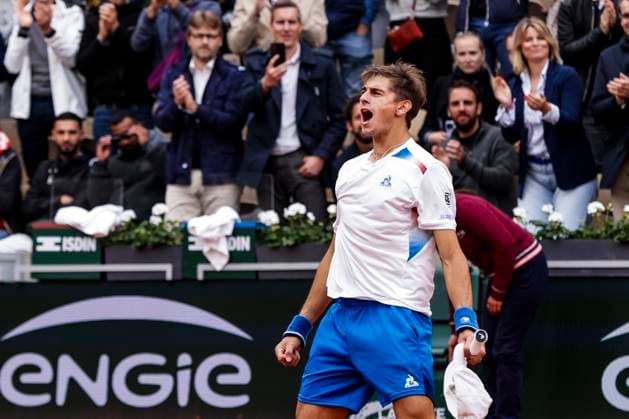 TENNIS - French Open 2024 PARIS,FRANCE,31.MAY.24 - TENNIS - ATP, Tennis Herren World Tour, French Open, Roland Garros, Grand Slam. Image shows the rejoicing of Matteo Arnaldi (ITA).  GEPAxpictures xPatrickxSteiner