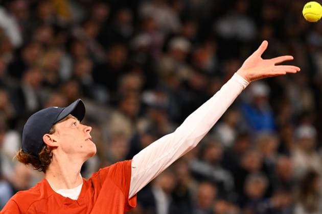 Jannik Sinner ( ITA ) during the 2024 French Open at Roland Garros on May 31, 2024 in Paris, France. ( Photo by federico pestellini panoramic ) - TENNIS : Roland Garros 2024 - Internationaux de France - 31 05 2024 FedericoPestellini Panoramic 