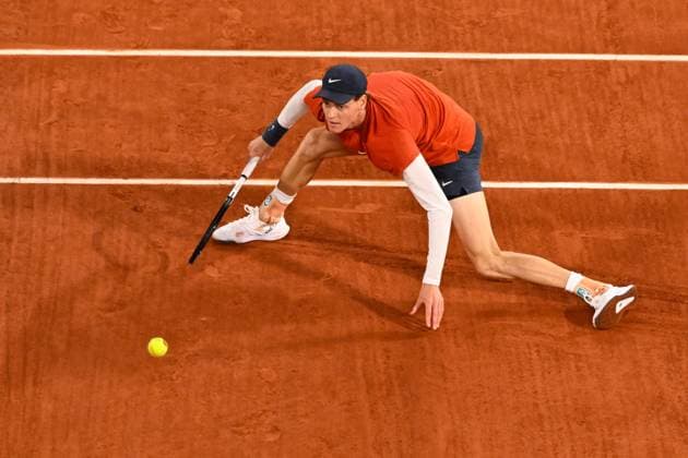 Jannik Sinner ( ITA ) during the 2024 French Open at Roland Garros on May 31, 2024 in Paris, France. ( Photo by federico pestellini panoramic ) - TENNIS : Roland Garros 2024 - Internationaux de France - 31 05 2024 FedericoPestellini Panoramic 