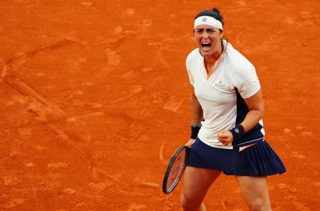 Ons Jabeur celebrates winning the first set after being a break down French Open Tennis, Day 6, Tennis, Roland Garros, Paris, France - 31 May 2024  Copyright: xJavierxGarcia Shutterstockx 14516281ai