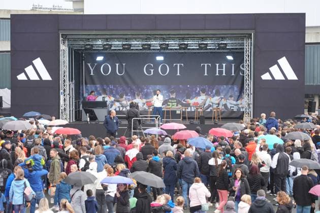 Fans wait in the rain for the team at the World of Adidas while presenter Daniel Fischer FFH informs them Herzo Base 31 05 2024 Arrival of the German national team for the European Championship preparation, World of Adidas, Herzogenaurach