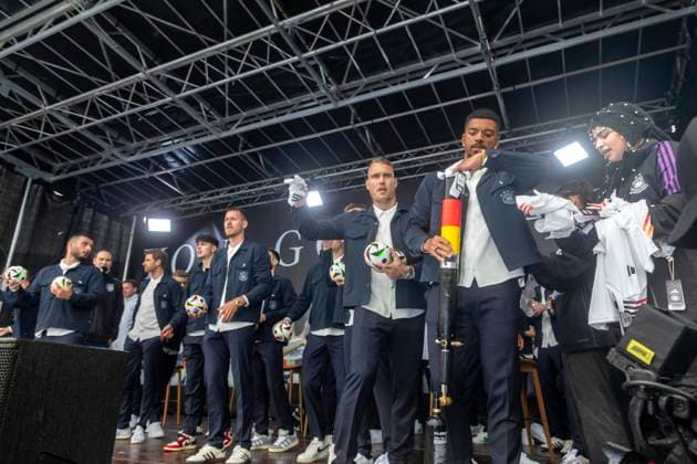 Report 31 05 2024 Arrival party of the German mens national team at adidas in Herzogenaurach in pouring rain From the stage, the national players give balls and shirts with the shirt cannon to the fans Herzogenaurach Bavaria Germany