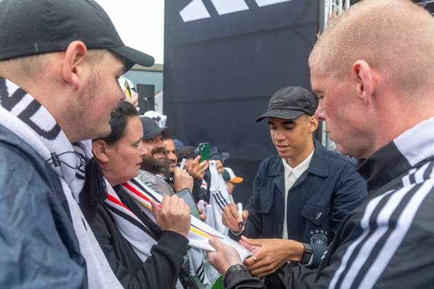Report 31 05 2024 Arrival party of the German mens national team at adidas in Herzogenaurach in pouring rain Jamal Musiala signing autographs Herzogenaurach Bavaria Germany