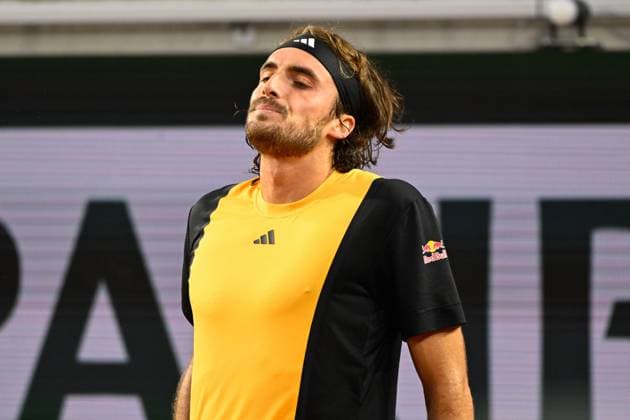 Stefanos Tsitsipas ( GRE ) looks dejected during the 2024 French Open at Roland Garros on May 31, 2024 in Paris, France. ( Photo by federico pestellini panoramic ) - TENNIS : Roland Garros 2024 - Internationaux de France - 31 05 2024 FedericoPestellini Panoramic 