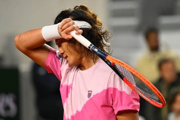 Zhizhen Zhang ( CHN ) looks dejected during the 2024 French Open at Roland Garros on May 31, 2024 in Paris, France. ( Photo by federico pestellini panoramic ) - TENNIS : Roland Garros 2024 - Internationaux de France - 31 05 2024 FedericoPestellini Panoramic 
