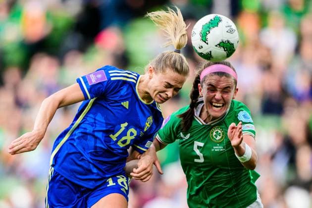 Sport Themen der Woche KW22 Sport Bilder des Tages 240531 Fridolina Rolfö of Sweden and Caitlin Hayes of Ireland during the UEFA Women s EURO Qualifying, EM, Europameisterschaft football match between Ireland and Sweden on May 31, 2024 in Dublin. Photo: Ludvig Thunman BILDBYRAN kod LT LT0627 fotboll football soccer fotball em-kval kval uefa womens EURO Qualifier, EM, Europameisterschaft qualifier irland sverige sweden ireland dam bbeng *** 240531 Fridolina Rolfö of Sweden and Caitlin Hayes of Ireland during the UEFA Women s Euro Qualifying football match between Ireland and Sweden on May 31, 2024 in Dublin Photo Ludvig Thunman BILDBYRAN code LT LT0627 fotboll football soccer fotball em kval kval uefa womens euro qualifier qualifier irland sverige sweden ireland dam bbeng  Copyright: LUDVIGxTHUNMAN BB240531LT077