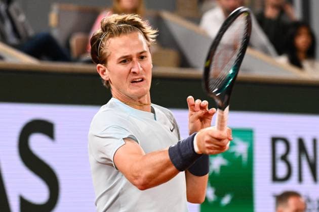 Sebastian Korda ( USA ) during the 2024 French Open at Roland Garros on May 31, 2024 in Paris, France. ( Photo by federico pestellini panoramic ) - TENNIS : Roland Garros 2024 - Internationaux de France - 31 05 2024 FedericoPestellini Panoramic 