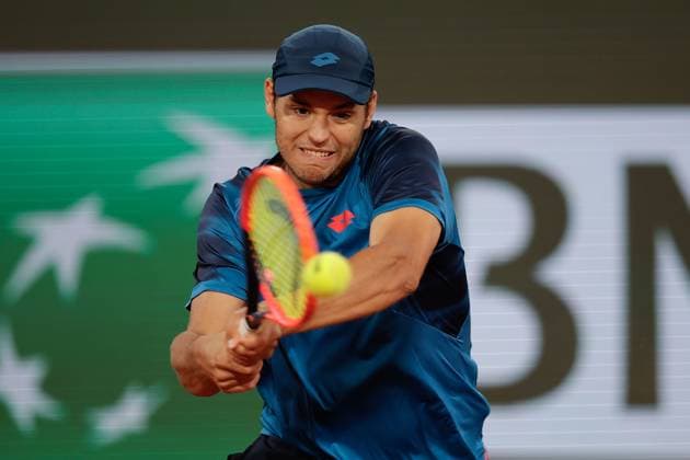31 05 2024 Tennis, French Open 2024 Roland Garros, FRA, picture from left Pavel Kotov plays a backhand Copyright: HMBxMedia AntonioxBorga