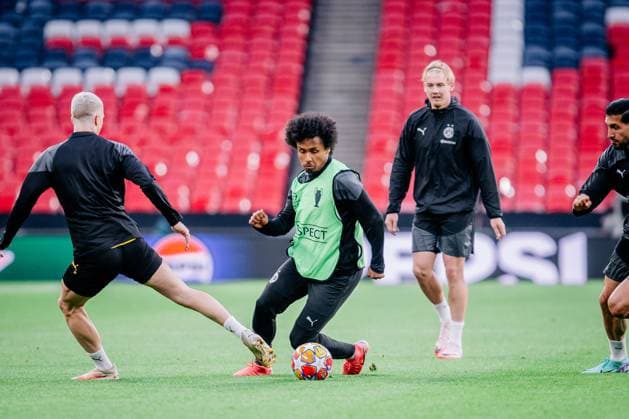 2024.05.31 Londyn Final ligi mistrzow, trening, training session, Borussia Dortmund, Wembley, London Trening Borussi Dortmund przed finalem Ligi Mistrzow N z Julien Duranville Foto Mateusz Porzucek PressFocus 2024.05.31 Londyn Borussia Dortmund training before UEFA Champions League final Trening Borussi Dortmund przed finalem Ligi Mistrzow Julien Duranville Credit: Mateusz Porzucek PressFocus NEWSPIX.PL --- Newspix.pl POLAND OUT!  20240531PF_MP157