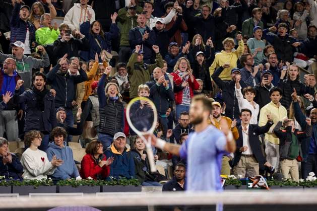TENNIS - French Open 2024 PARIS,FRANCE,31.MAY.24 - TENNIS - ATP, Tennis Herren World Tour, French Open, Roland Garros, Grand Slam. Image shows fans.  GEPAxpictures xPatrickxSteiner