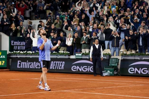 TENNIS - French Open 2024 PARIS,FRANCE,31.MAY.24 - TENNIS - ATP, Tennis Herren World Tour, French Open, Roland Garros, Grand Slam. Image shows the rejoicing of Corentin Moutet (FRA).  GEPAxpictures xPatrickxSteiner
