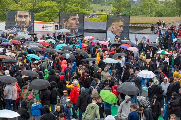 Report 31 05 2024 Arrival party of the German mens national team at adidas in Herzogenaurach in pouring rain Hundreds of fans wait for the national team Herzogenaurach Bavaria Germany