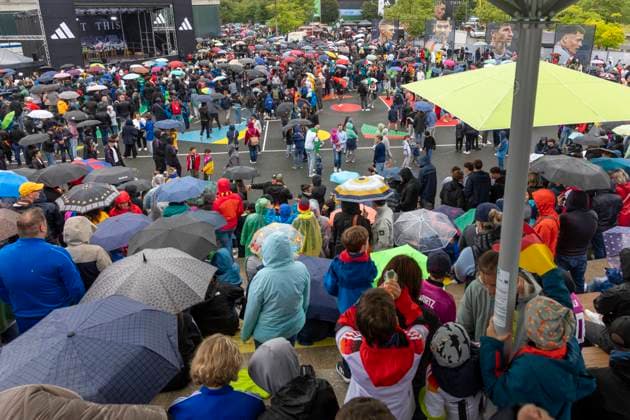 Report 31 05 2024 Arrival party of the German mens national team at adidas in Herzogenaurach in pouring rain Hundreds of fans wait for the national team Herzogenaurach Bavaria Germany