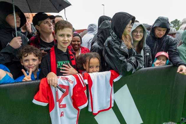 Report 31 05 2024 Arrival party of the German mens national team at adidas in Herzogenaurach in pouring rain In the front row waiting for the signatures Herzogenaurach Bavaria Germany