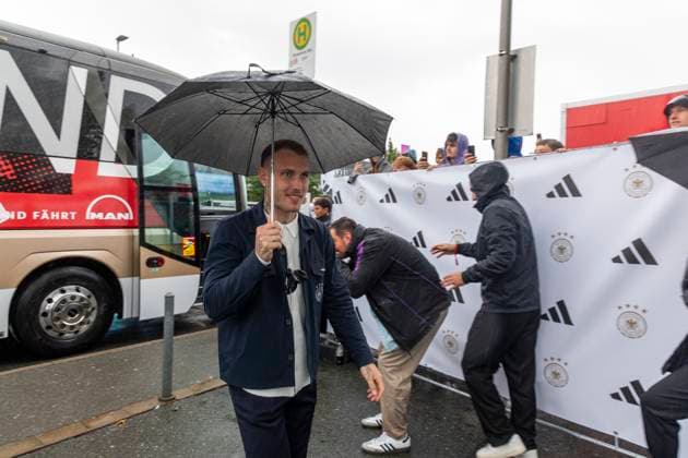 Report 31 05 2024 Arrival party of the German mens national team at adidas in Herzogenaurach in pouring rain David Raum Herzogenaurach Bayern Germany