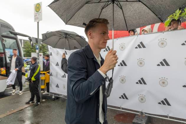 Report 31 05 2024 Arrival party of the German mens national team at adidas in Herzogenaurach in pouring rain Chris Führich Herzogenaurach Bavaria Germany