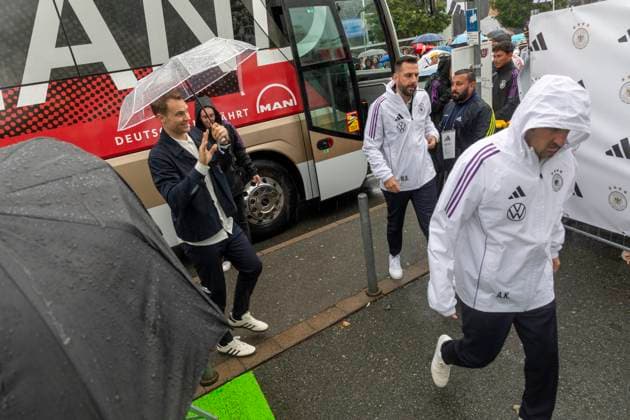 Report 31 05 2024 Arrival party of the German mens national team at adidas in Herzogenaurach in pouring rain Manuel Neuer Herzogenaurach Bavaria Germany